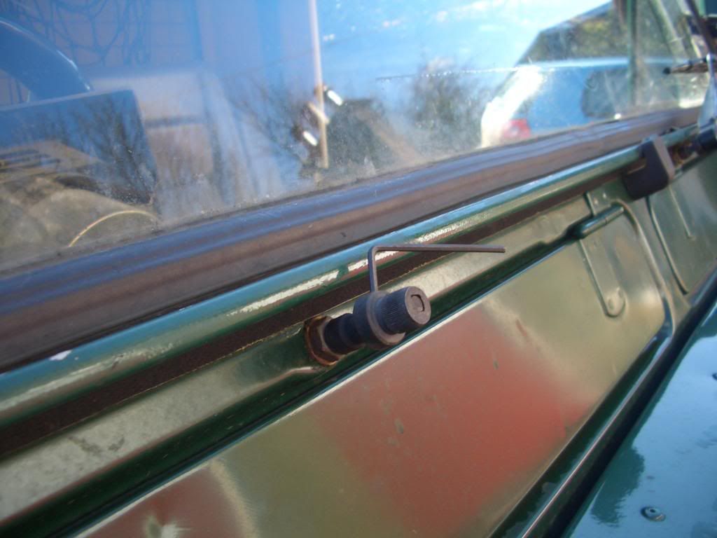 Wiper arm keeps falling off LandyZone Land Rover Forum